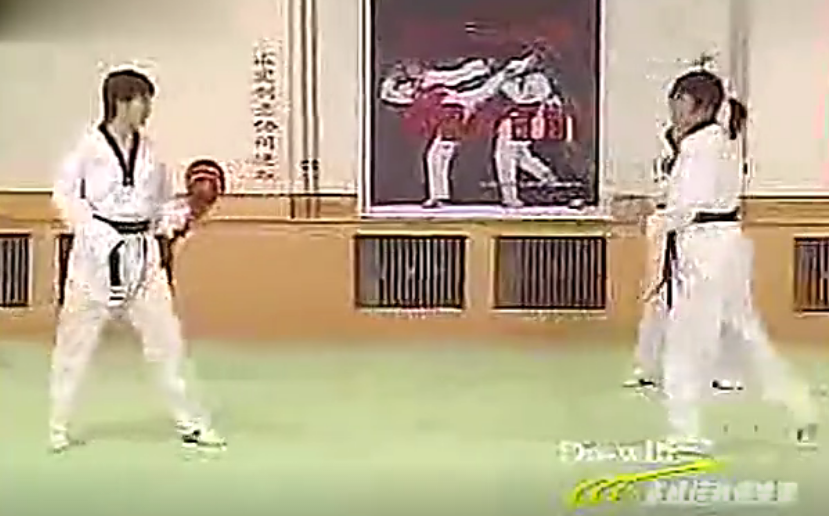 跆拳道旋風踢講解